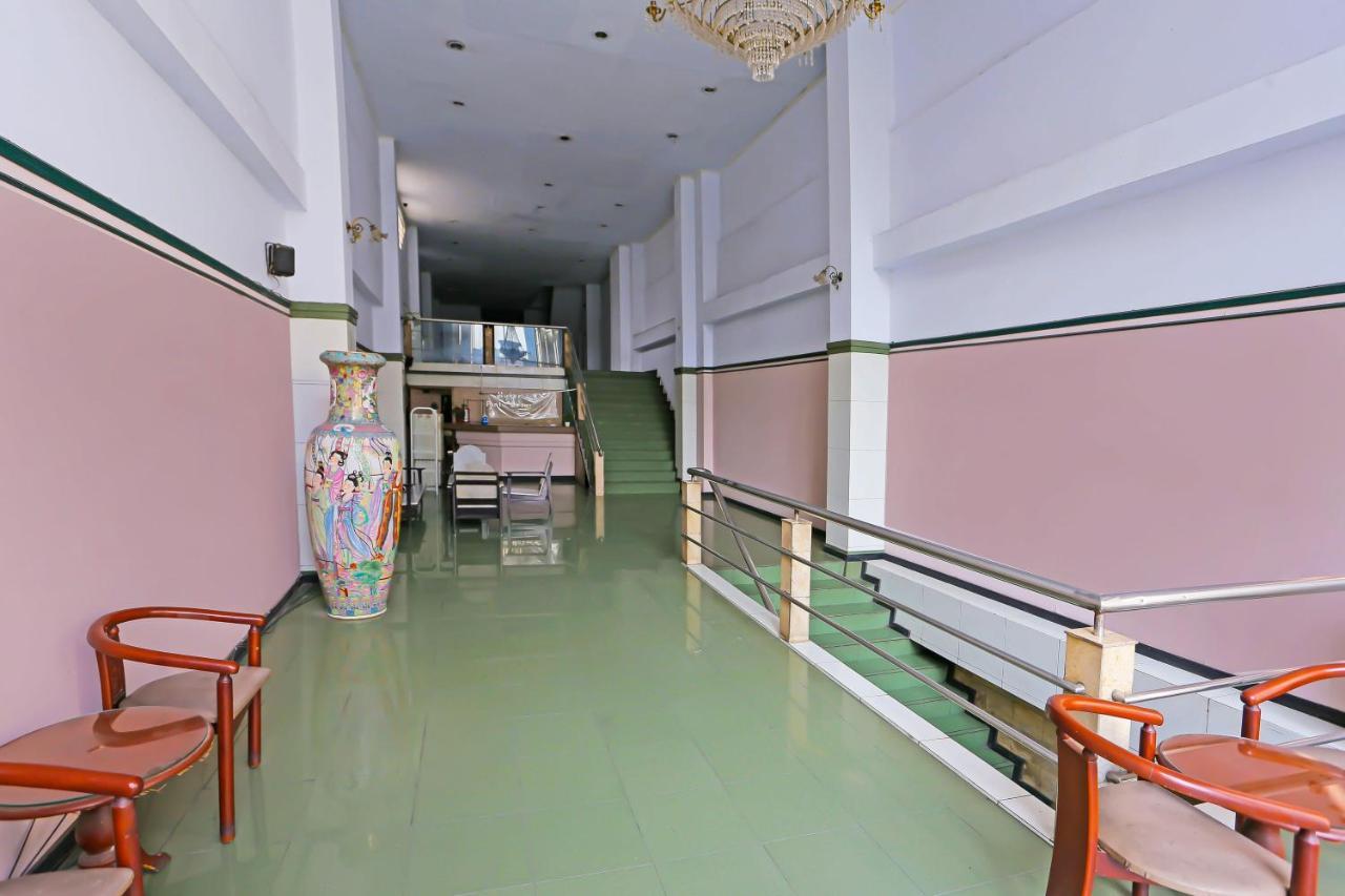 Collection O 92739 Hotel Pintu Besar Jakarta Buitenkant foto