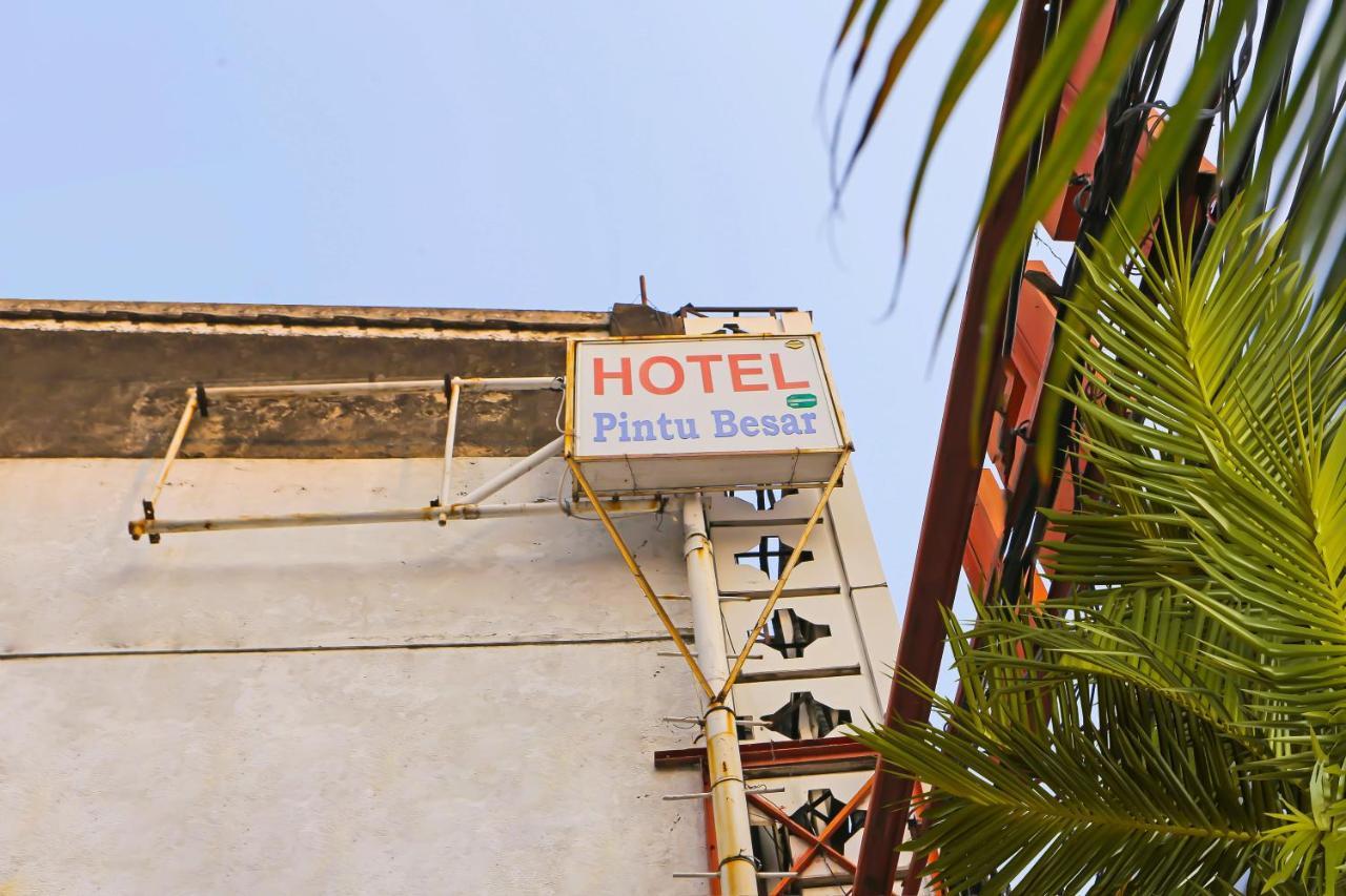Collection O 92739 Hotel Pintu Besar Jakarta Buitenkant foto