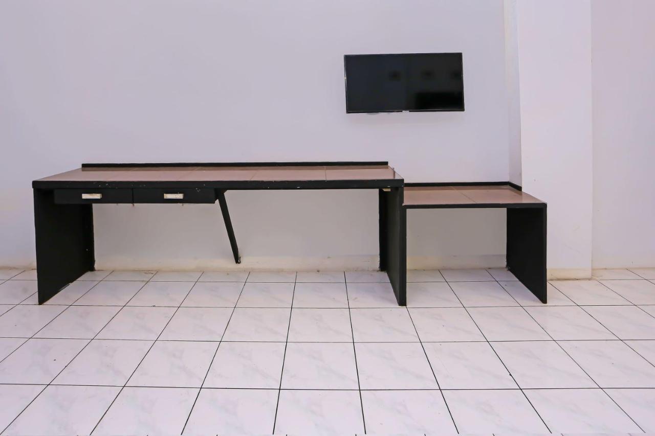Collection O 92739 Hotel Pintu Besar Jakarta Buitenkant foto